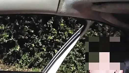 Yaptığına inanılır gibi değil. Yaramaz ateşli evli kadın yaraklı erkekle sikişiyor