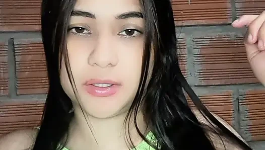 Üvey annenize doğru elbiseyi seçmesinde yardım edin, o da içine boşalmanıza izin verir