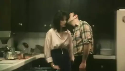 Retro saç ve porno ile eğleniyor