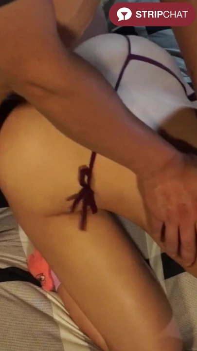 Yatak odasında sikişiyor: rossmexicana_x çift sert sikişiyor, her darbeyle inliyor