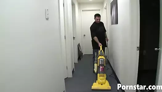 Genç kamera kızı Jasmine Jolie sikişiyor