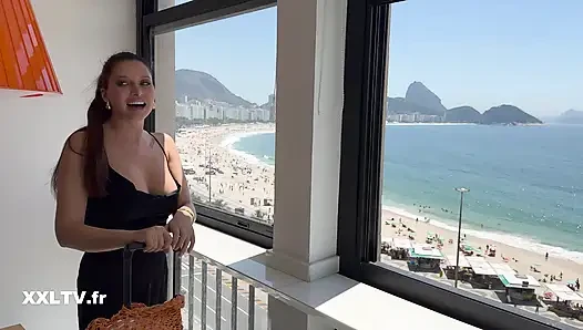 Ona Clea Gaultier ve Anna Polina hizmet ediyor