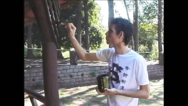 Sarışın transeksüel latin twink tarafından sikiliyor