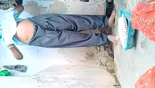 Viral sızdırılmış mms ateşli Hint banyosu !! Liseli kız viral mms.liseli kız mini fışkırtıyor !! Amcığı kesiyor