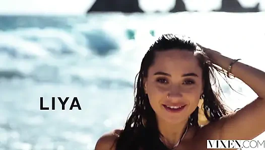 Vixen çarpıcı bebek Liya yabancıyla yaramaz tatile karşı koyamadı