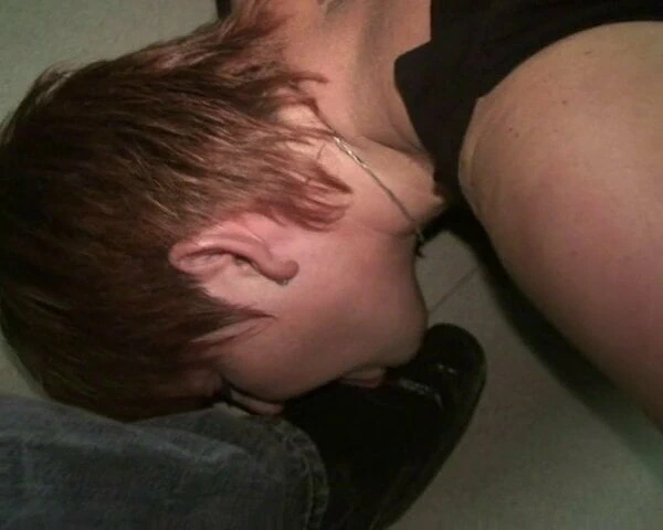 Annadevot - lordumun ayakkabılarını temizlerim