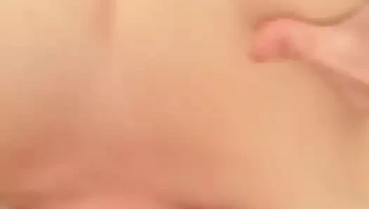 Benim horoz üçlü bir busty karısını boğazlıyor.