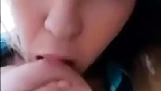 Güzel sarışın ile kıllı kedi oyuncak