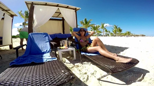 Ateşli Tatil Hatunları Vahşi açık Havada Çifte Sikişiyor