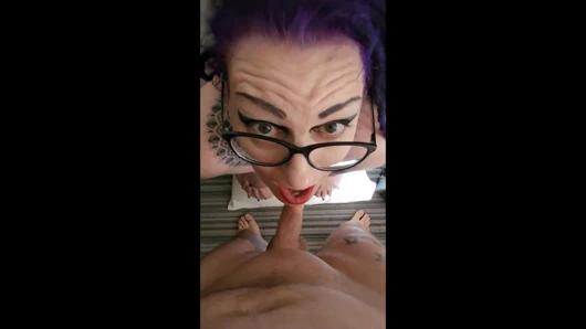 Bbw sürtük berbat horoz üzerinde ona dizler