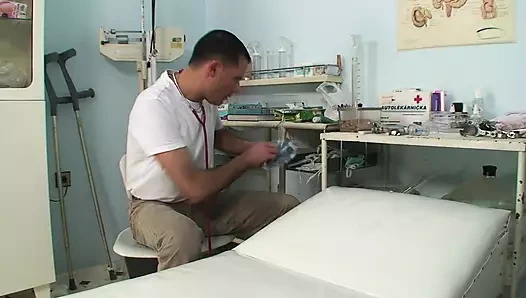 Sikişmeden önce parmaklanmayı seviyor