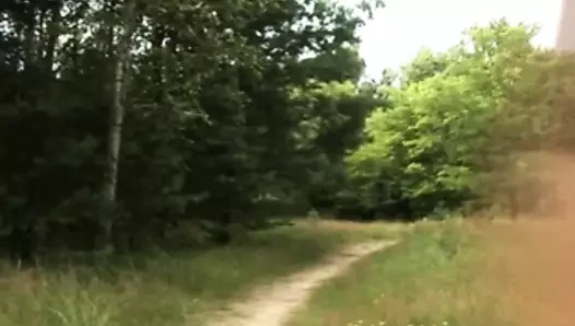 Büyük göğüsler üzerinde the run