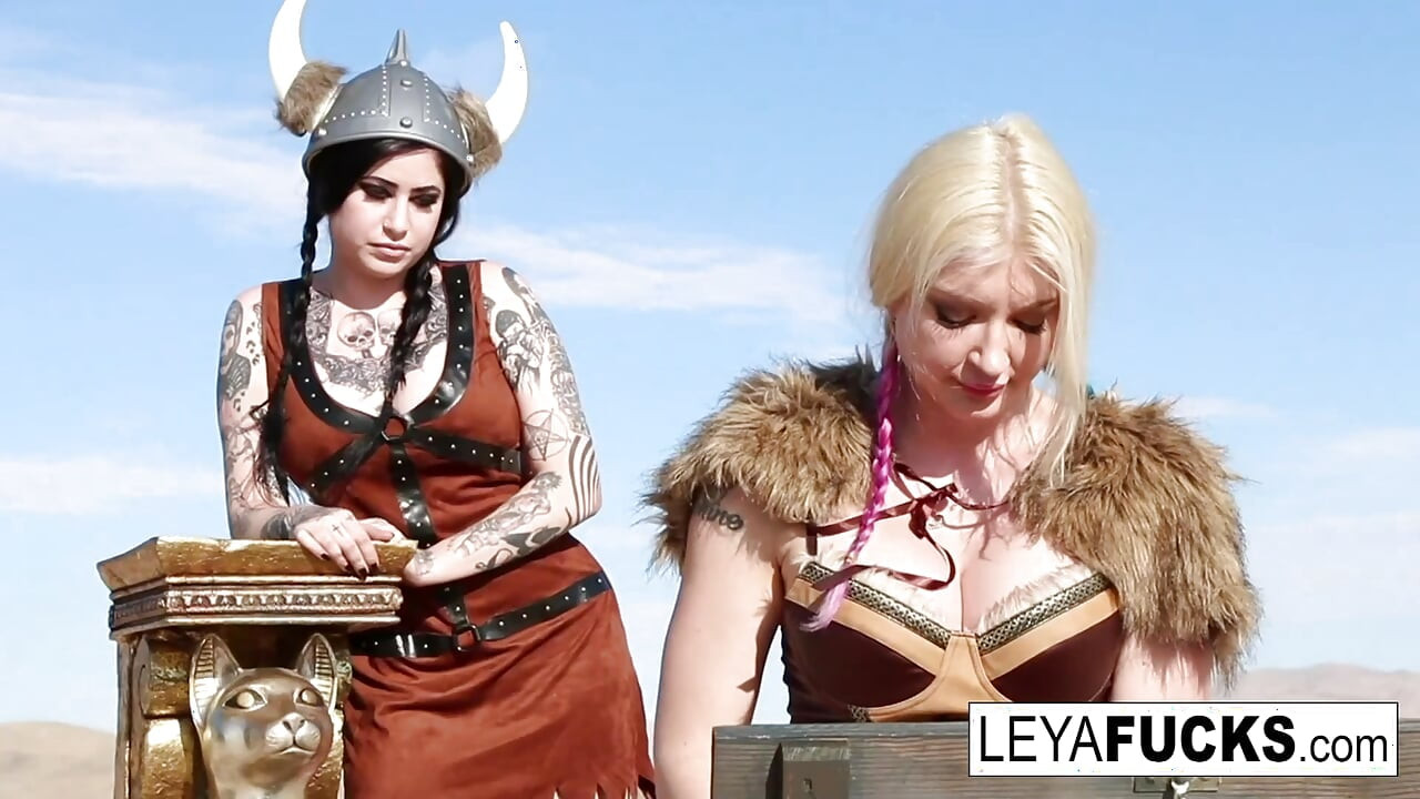 Leya the Viking götüne altın bir kupa alıyor