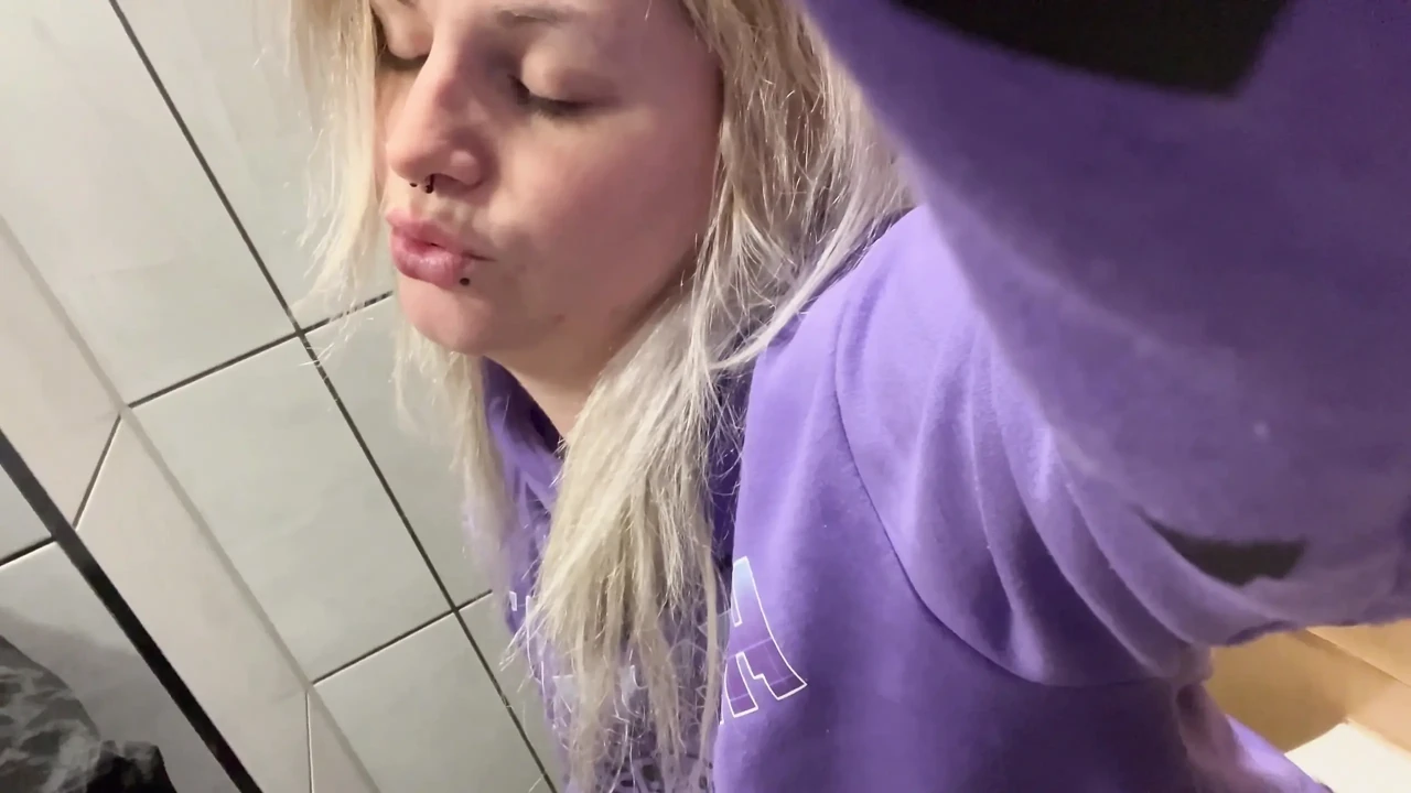 Gym Girl Public Toilet Pissing