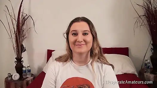 Çaresiz amatörler Alice, Alisha Adams ve Amber Lee sıkı amcıklarını büyük beyaz yarakla sertçe siktiriyor