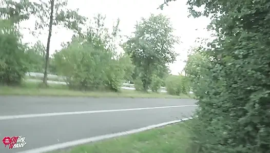 Sarışın melek kamusal otoparkta hızlıca sevişti!!