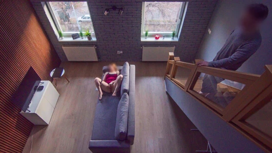 Üvey kardeşim eve gelip boşalana kadar beni izlerken açıkça mastürbasyon yapıyorum