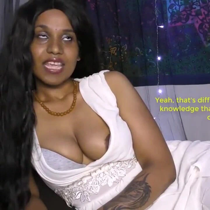 Koyu tenli Hintli kız Lily yaramaz bir porno yıldızı striptiz mastürbasyonu (Hint dili)