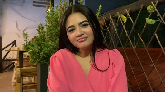 Bir restoranda bir kadınla tanıştım, kocası randevuya gelmedi ve sikişmeye gittik