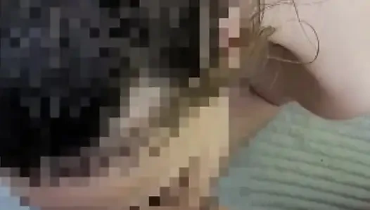 Halka açık sakso ve açık havada memelere boşalma