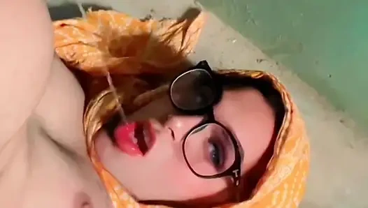 En ateşli çiş yutma videosu