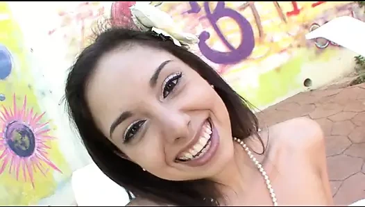 Tiny Trinity St Clair göt deliğinden büyük yarakları seviyor