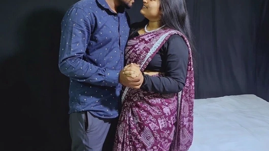 ANACREONTIC DESI EVLI KADıN ATEŞLI ÖN SEVIŞME VE THRIR KAYıNBIRADERI ILE SEKS