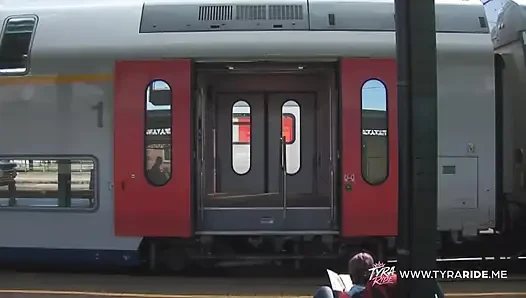 Yakın çekim dildo sokma ve buharlı yetişkin karşılaşmaları