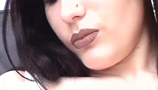 Seksi Fransız fahişeler ofiste mastürbasyon yapıyor