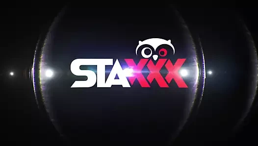 genç esmer bebeğim alır bir masaj ve daha