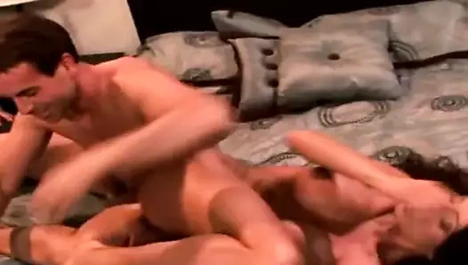 Esmer swinger sürpriz bir fışkırtma