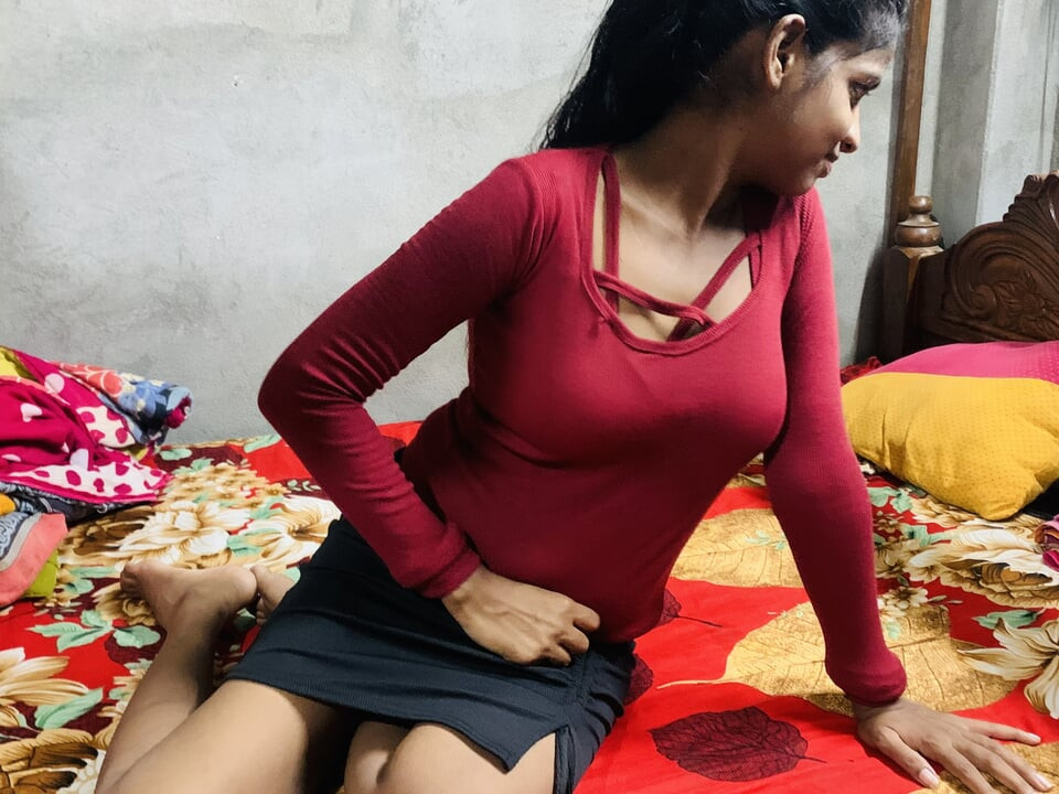 Malayali üvey anne oğluyla alçak sesle ateşli konuşma ve seks, Üvey anne ve damatla gecelik içinde ateşli seks, Üvey anne üvey oğluna sakso çekiyor