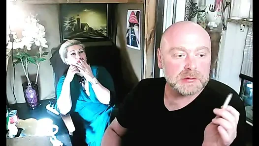 Sevgili sürtük karısının meme uçları, amcığı ve ağzıyla tehlikeli samimi oyunlar, halka açık))