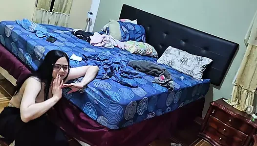 Kocası yokken komşumu böyle buluyorum