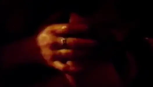 Büyük memeli piliçlerle eski nostaljik sikiş