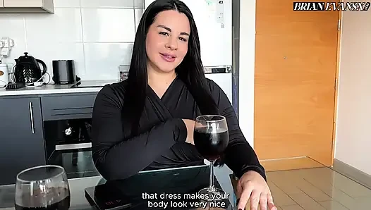 İri göğüslü Arjantinli Juli Villafaine kanepede Brian Evansx ile ilk randevusunda sikişiyor