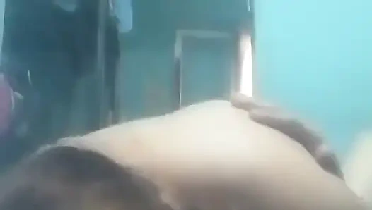 Önden bakan kovboy kız: her saksoda zevk