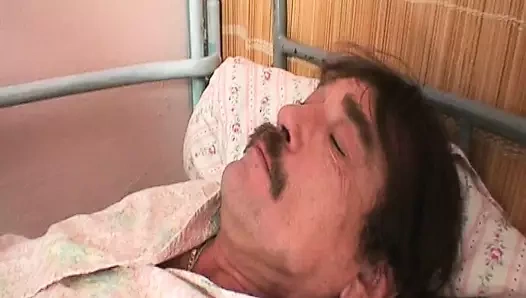 Özel bir Alman genç kız bu adamı mutlu ediyor