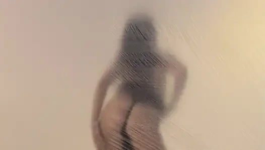 Ateşli anal grup sekste birinci sınıf Alman kızlar yarağa biniyor