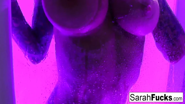 Kötü eşek dövmeli milf ile sanatsal ıslak mastürbasyon!