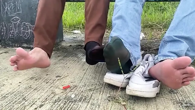 Ayaklarımı ne kadar sevdiğini söyle