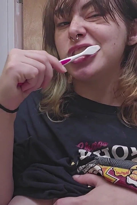 Brushin ve Flashin Messy!