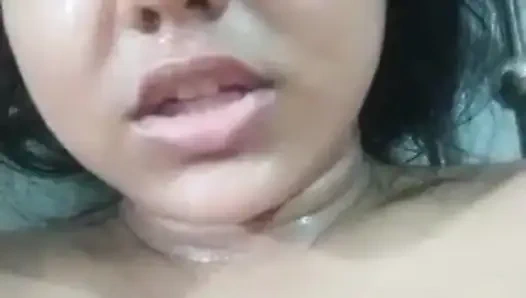 Saf desi seksi hatun mastürbasyon yapıyor
