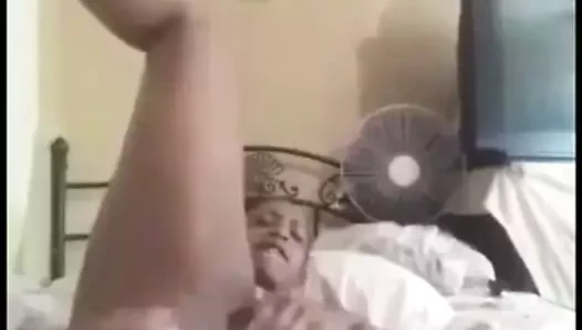 Büstüne ihtiyacı vardı