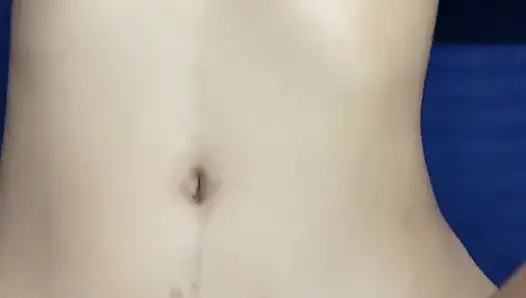 Üvey erkek kardeş duş alırken banyoda üvey kız kardeşiyle seks yapıyor
