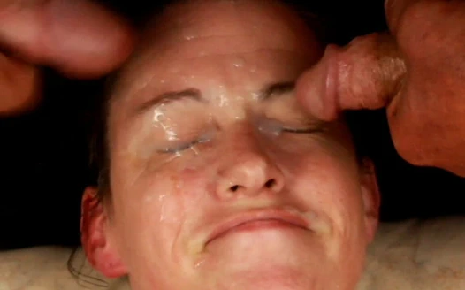 Kirli dee'nin amatör ev yapımı çift yüze boşalma topu boşaltıyor