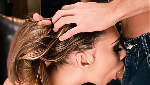 Cindy Sterling götüne sokuyor ve sonra ağzında kalan dölü gösteriyor