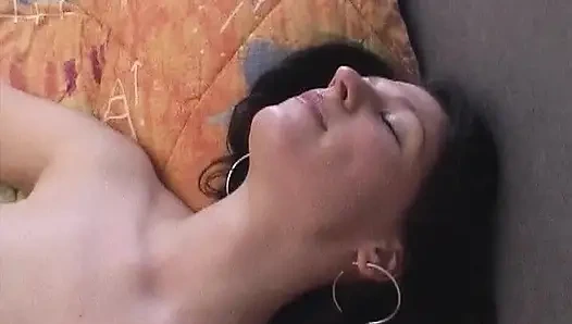 Fransa'dan iki çarpıcı lezbiyen hatun eğleniyor