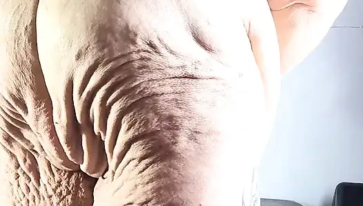 Patron masasında ona biniyor ve en iyi amcığını gösteriyor