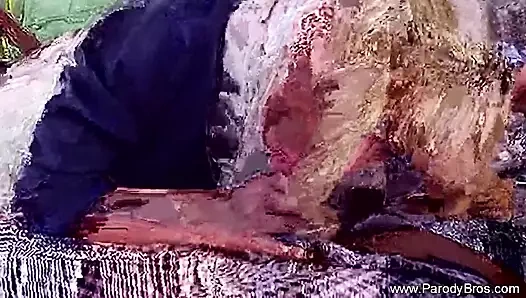 Küçük sarışın komşusunu sikiyor